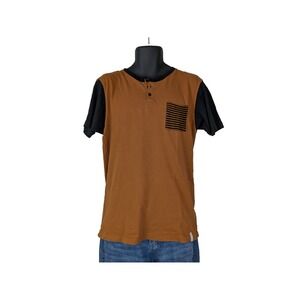 Krochet Kids Intl. Men's Two-Tone Henley Pocket T-Shirt Medium